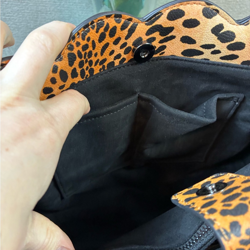 Betsey Johnson Leopard XOTOTE-L BM30065 Tote Bag - NWT w/ Bonus Studded Pouch - Picture 8 of 10